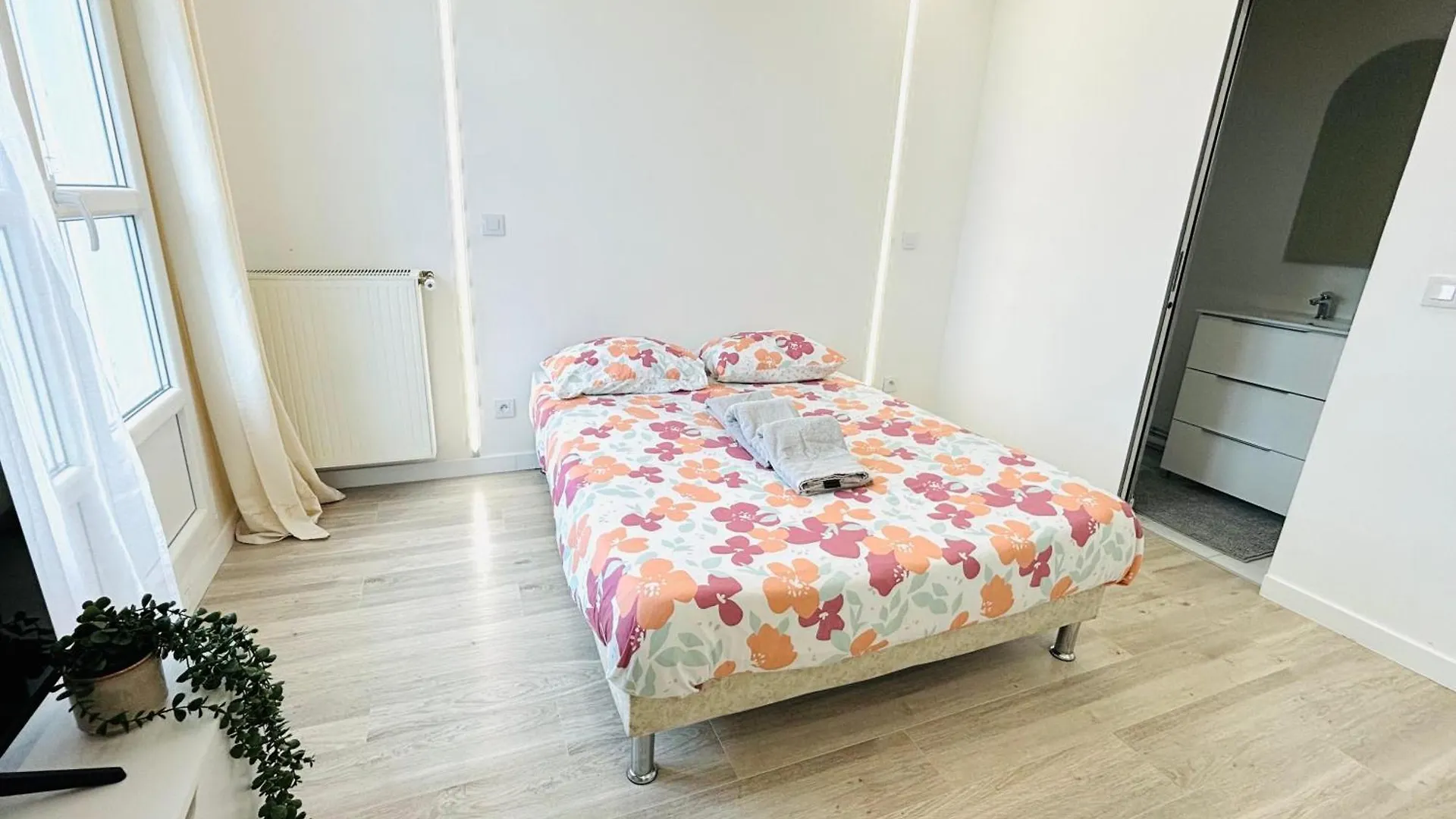 Republique Rue Des Bluets Apartament *